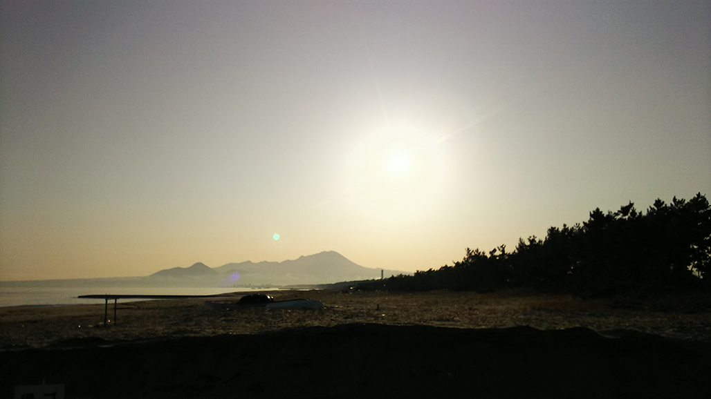 弓ヶ浜半島の見た朝の大山