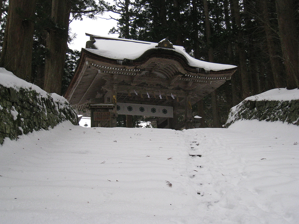 雪の大神山神社奥宮逆門