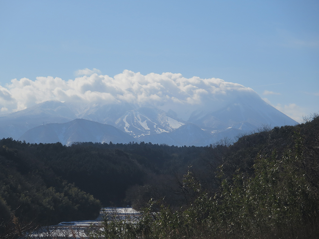 大山の雲海。冬。