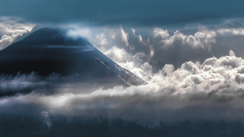 雲を纏う