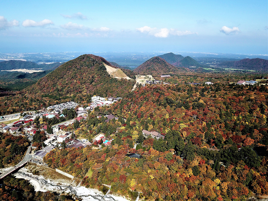 大山寺上空から日本海を望