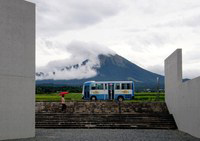 小雨の大山遠望