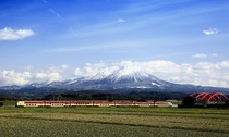 サンライズ出雲大山の裾野を走る