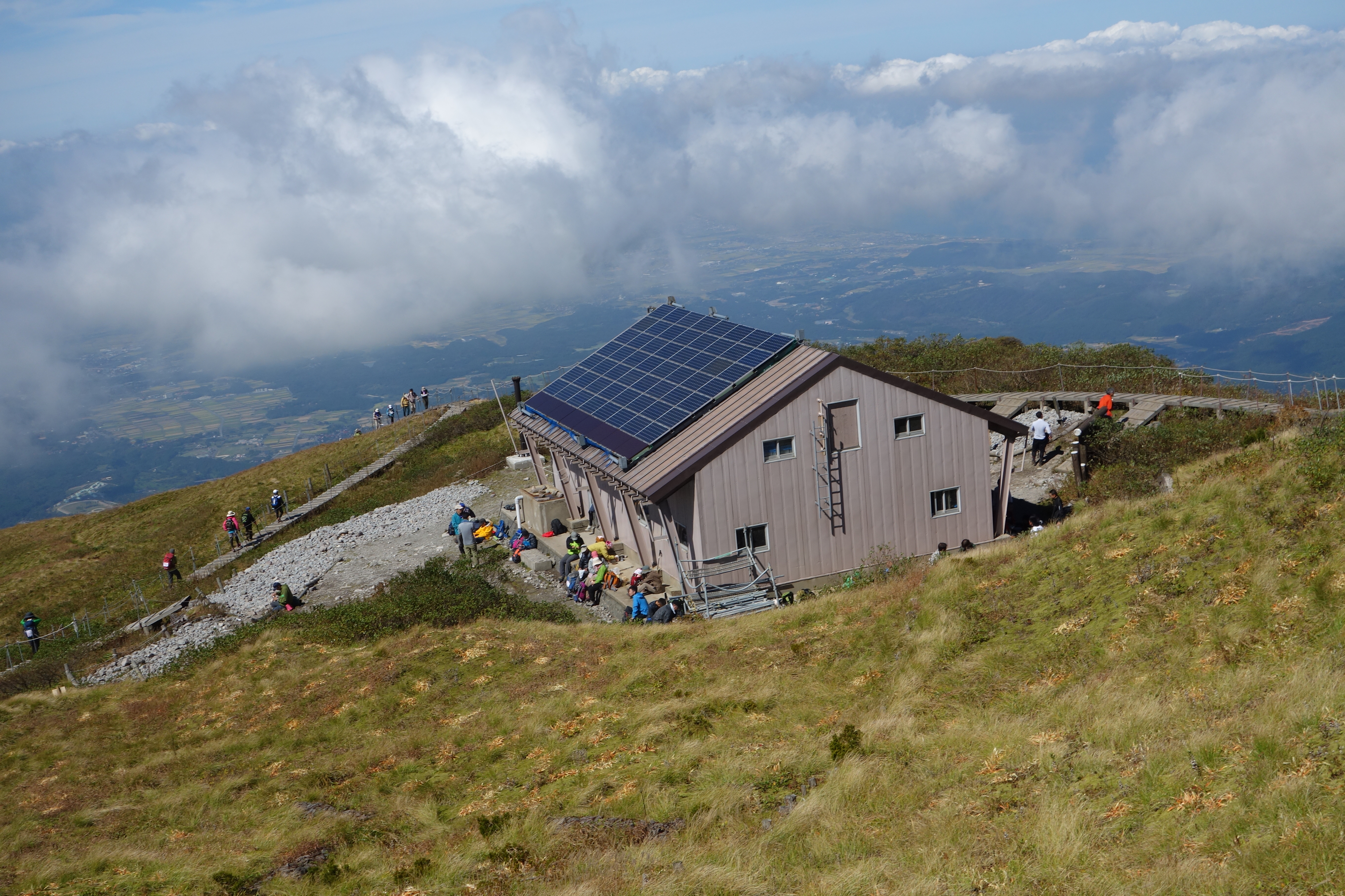 山頂小屋.JPG