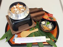 雑穀米入りサワラの釜飯と潮汁