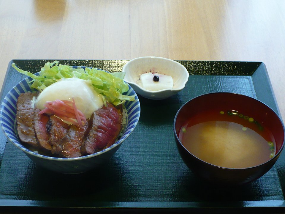 大山宝牛ステーキ丼