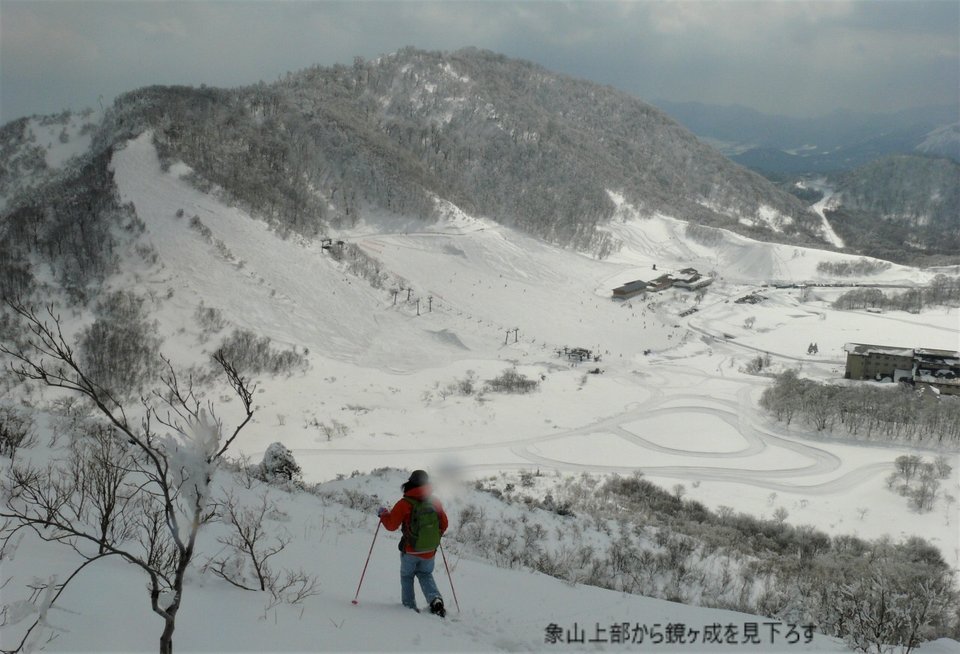 ３）象山上部から鏡ヶ成を見下ろす.png