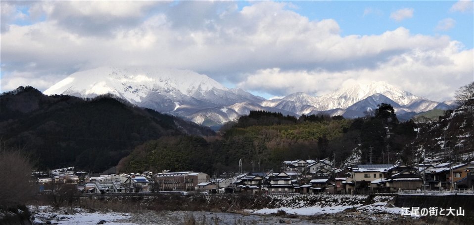 ６、江尾の街と大山.png